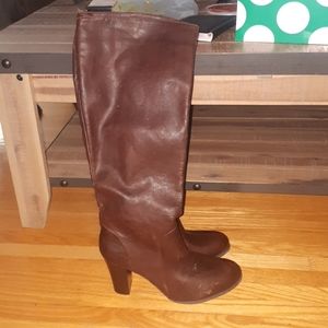 Womans heeled boots